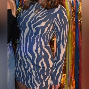 Abercrombie & Fitch - Elegant Blue and White Zebra Print Dress